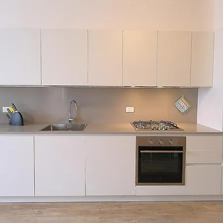 Apartment Moderno Trilocale Con Doppi Servizi Piazza Marconi